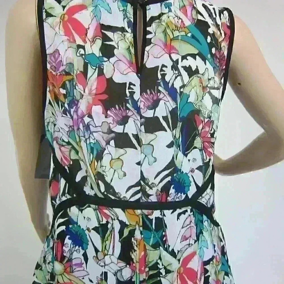Sleeveless Top Medium Blouse Black Lace Neck & Multicolor Floral Print Flowy NEW - Picture 9 of 16